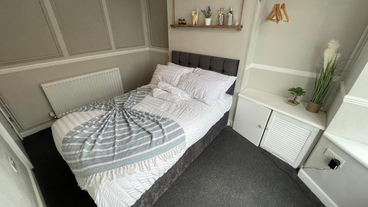 Spacious 6 Bed Home Near City & Albion Stadium Perfect For Contractors! Μπέρμιγχαμ Εξωτερικό φωτογραφία