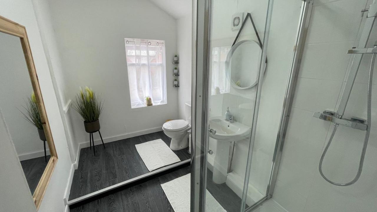 Spacious 6 Bed Home Near City & Albion Stadium Perfect For Contractors! Μπέρμιγχαμ Εξωτερικό φωτογραφία