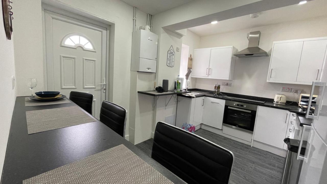 Spacious 6 Bed Home Near City & Albion Stadium Perfect For Contractors! Μπέρμιγχαμ Εξωτερικό φωτογραφία