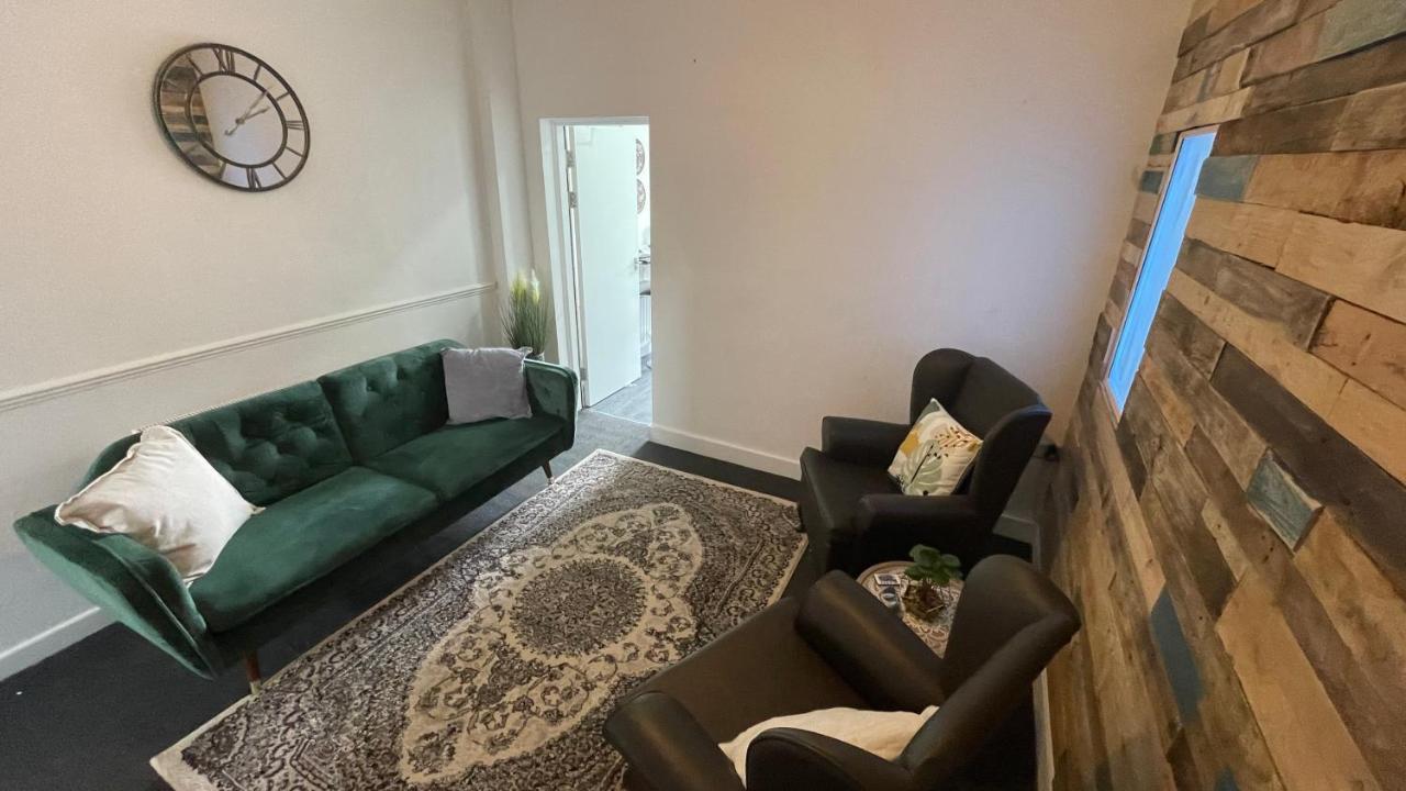 Spacious 6 Bed Home Near City & Albion Stadium Perfect For Contractors! Μπέρμιγχαμ Εξωτερικό φωτογραφία