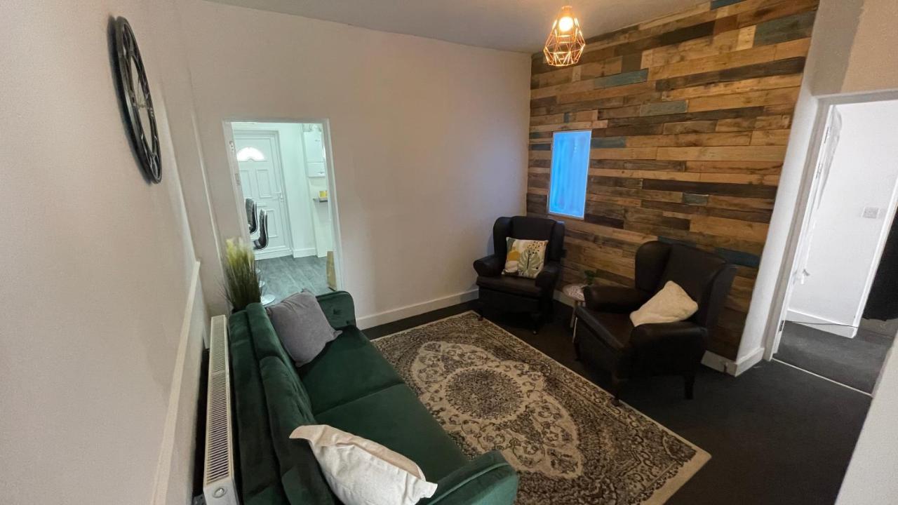 Spacious 6 Bed Home Near City & Albion Stadium Perfect For Contractors! Μπέρμιγχαμ Εξωτερικό φωτογραφία