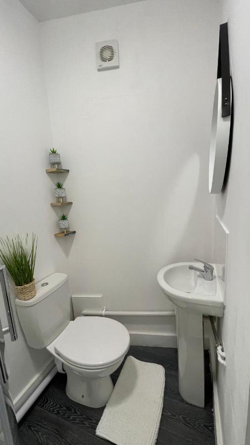 Spacious 6 Bed Home Near City & Albion Stadium Perfect For Contractors! Μπέρμιγχαμ Εξωτερικό φωτογραφία